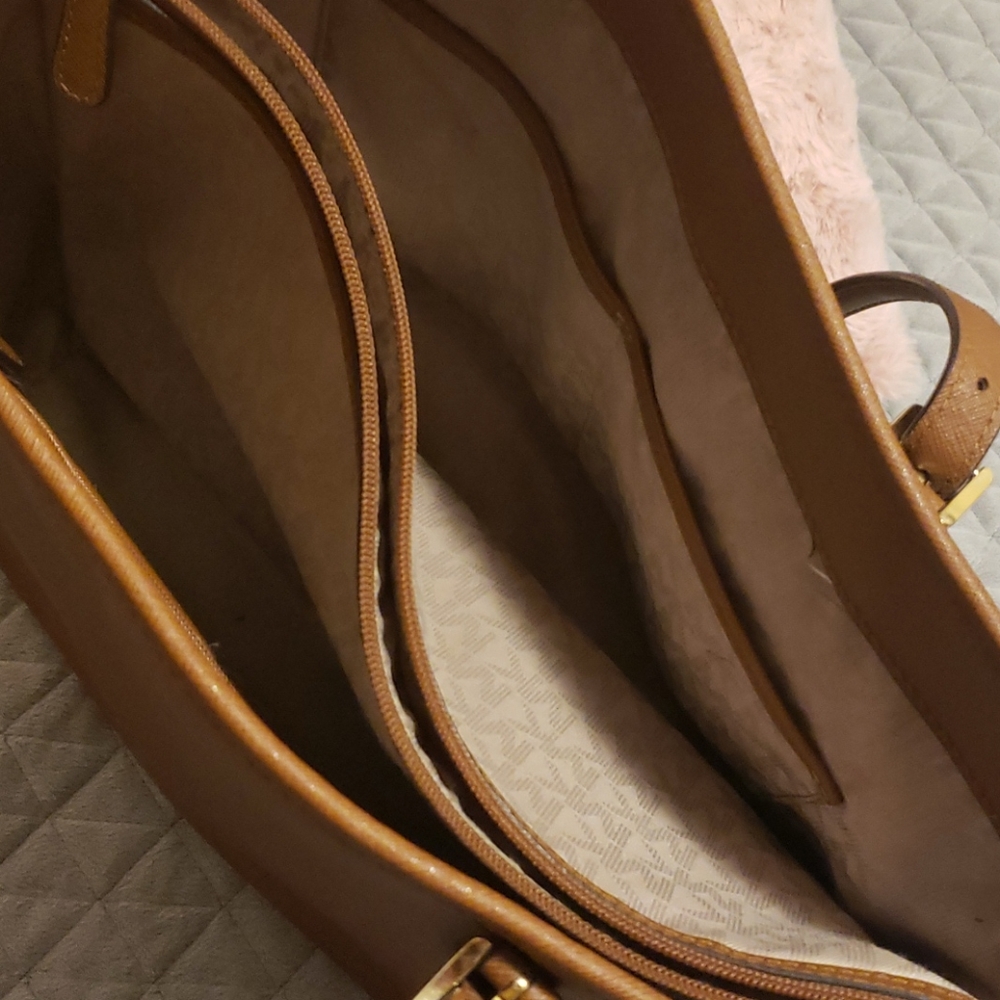 🚫SOLD🚫Michael Kors tote bag and wallet - Picture 2 of 8